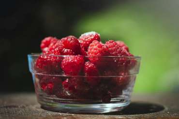 Satisfy Your Sweet Tooth with These Low Carb Fruit Options