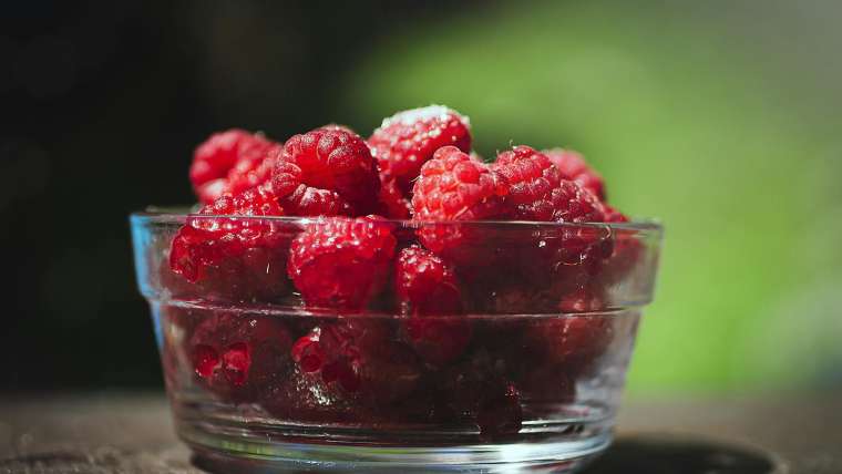 Satisfy Your Sweet Tooth with These Low Carb Fruit Options